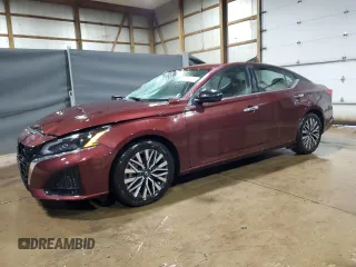 2025 Nissan Altima SV z VIN 1N4BL4DV7SN310476, wystawiony jako Copart lot #60287285 z przebiegiem 19 227 mil mil oraz Czysty tytuł • Clean title. Historia ofert i sprzedaży dostępna na DreamBid. Obrazek 1.