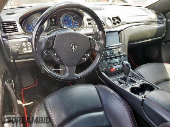 2014 Maserati GranTurismo Sport z VIN ZAM45VLAXE0083282, wystawiony jako Copart lot #61799155 z przebiegiem 71 517 mil mil oraz Szkoda całkowita • Salvage title. Historia ofert i sprzedaży dostępna na DreamBid. Obrazek 8.