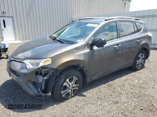 2017 Toyota RAV4 LE z VIN JTMBFREV8HJ133935, wystawiony jako Copart lot #57212955 z przebiegiem 62 763 mil mil oraz Szkoda całkowita • Salvage title. Historia ofert i sprzedaży dostępna na DreamBid. Obrazek 1.