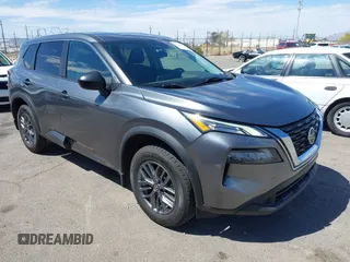 2021 Nissan Rogue S z VIN 5N1AT3ABXMC823337, wystawiony jako IAAI lot #41906732 z przebiegiem 66 992 mil mil oraz . Historia ofert i sprzedaży dostępna na DreamBid. Obrazek 1.