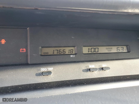 2001 Toyota Avalon XL w/Bucket Seats with VIN 4T1BF28B11U173931, listed as a Copart auction lot 46430435 with 176,618 mi miles and Non Repairable. Bid and sale history available at carsss.com. Image 9.