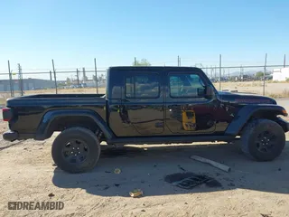 2022 Jeep Gladiator Mojave with VIN 1C6JJTEG7NL180485, listed as a IAAI auction lot 41030779 with 41,445 mi miles. Bid and sale history available at carsss.com. Image 13.