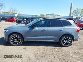 2023 Volvo XC60 Plus Dark Theme with VIN YV4L12RW8P1290213, listed as a IAAI auction lot 41975816 with 7,922 mi miles. Bid and sale history available at carsss.com. Image 14.
