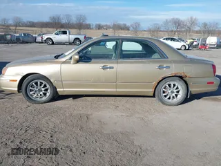 2002 Hyundai XG350 L with VIN KMHFU45E72A204717, listed as a IAAI auction lot 41386637 with 182,310 mi miles. Bid and sale history available at carsss.com. Image 14.
