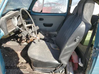 1971 Volkswagen Beetle z VIN 1112755036, wystawiony jako Copart lot #89288115 z przebiegiem 245 355 mil mil oraz Czysty tytuł • Clean title. Historia ofert i sprzedaży dostępna na DreamBid. Obrazek 7.