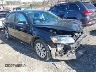 2014 Volkswagen Passat Wolfsburg Edition z VIN 1VWAT7A37EC101438, wystawiony jako IAAI lot #41333508 z przebiegiem 136 939 mil mil oraz . Historia ofert i sprzedaży dostępna na DreamBid. Obrazek 1.