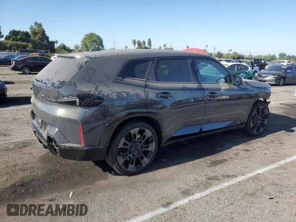 2023 BMW XM z VIN 5YM23CS04P9S41474, wystawiony jako Copart lot #64112444 z przebiegiem 13 109 mil mil oraz Szkoda całkowita • Salvage title. Historia ofert i sprzedaży dostępna na DreamBid. Obrazek 3.