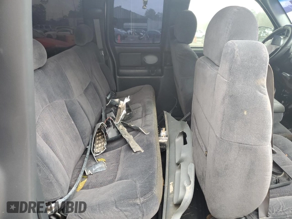 2000 Chevrolet Silverado 1500 with VIN 2GCEC19V7Y1402082, listed as a Copart auction lot 43624055 with 0 mi miles and Salvage Title. Bid and sale history available at carsss.com. Image 10.