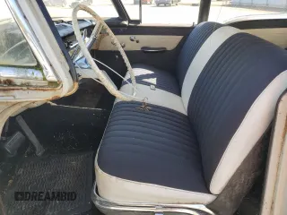 1958 Oldsmobile 88 z VIN 587M54933, wystawiony jako Copart lot #53116955 z przebiegiem 71 510 mil mil oraz Czysty tytuł • Clean title. Historia ofert i sprzedaży dostępna na DreamBid. Obrazek 7.