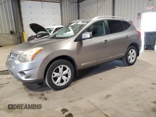 2011 Nissan Rogue SV z VIN JN8AS5MV7BW663765, wystawiony jako Copart lot #56139905 z przebiegiem 77 364 mil mil oraz Szkoda całkowita • Salvage title. Historia ofert i sprzedaży dostępna na DreamBid. Obrazek 1.