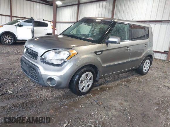 2013 Kia Soul with VIN KNDJT2A52D7632187, listed as a IAAI auction lot 41980035 with 184,264 mi miles. Bid and sale history available at carsss.com. Image 2.
