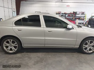 2009 Volvo S60 2.5T with VIN YV1RS592592733286, listed as a IAAI auction lot 42020873 with 129,880 mi miles. Bid and sale history available at carsss.com. Image 13.