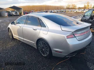 2015 Lincoln MKZ Hybrid z VIN 3LN6L2LU7FR614253, wystawiony jako IAAI lot #40872678 z przebiegiem 185 637 mil mil oraz . Historia ofert i sprzedaży dostępna na DreamBid. Obrazek 3.
