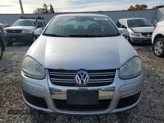 2008 Volkswagen Jetta Wolfsburg Edition z VIN 3VWRJ71K98M189900, wystawiony jako Copart lot #77866404 z przebiegiem 143 209 mil mil oraz Czysty tytuł • Clean title. Historia ofert i sprzedaży dostępna na DreamBid. Obrazek 5.