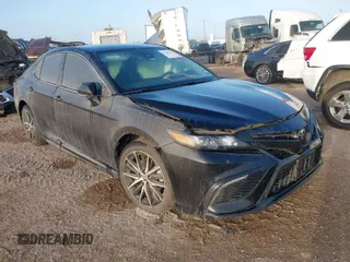 2022 Toyota Camry SE with VIN 4T1G11AK8NU660011, listed as a IAAI auction lot 41562164 with Not Provided miles. Bid and sale history available at carsss.com. Image 1.