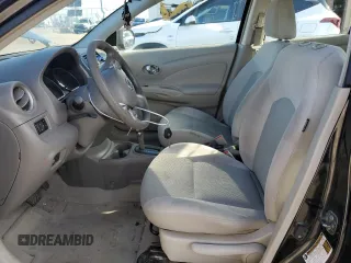 2012 Nissan Versa SV z VIN 3N1CN7APXCL939881, wystawiony jako Copart lot #58373915 z przebiegiem 82 970 mil mil oraz Szkoda całkowita • Salvage title. Historia ofert i sprzedaży dostępna na DreamBid. Obrazek 7.