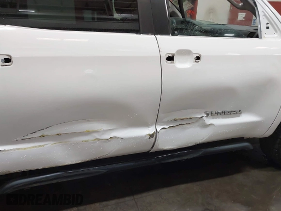 2013 Toyota Tundra z VIN 5TFDY5F13DX313385, wystawiony jako IAAI lot #42200622 z przebiegiem 161 470 mil mil oraz . Historia ofert i sprzedaży dostępna na DreamBid. Obrazek 6.
