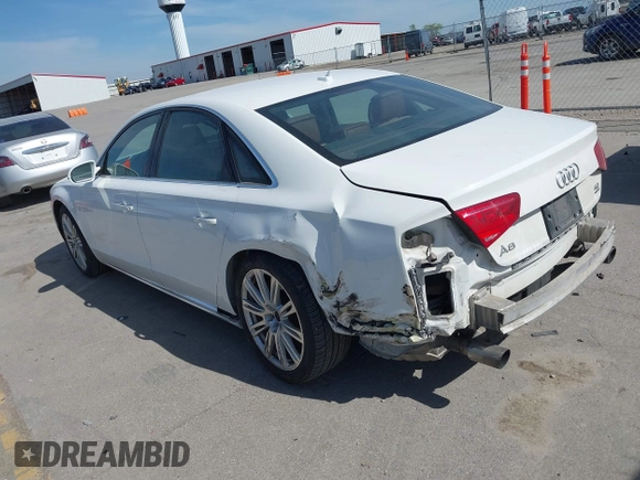 2011 Audi A8 z VIN WAUAVAFD7BN021601, wystawiony jako IAAI lot #42233726 z przebiegiem 182 583 mil mil oraz . Historia ofert i sprzedaży dostępna na DreamBid. Obrazek 3.