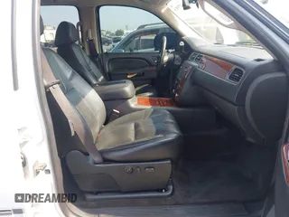 2013 Chevrolet Tahoe LTZ with VIN 1GNSKCE04DR374682, listed as a IAAI auction lot 42779526 with 139,533 mi miles and . Bid and sale history available at DreamBid. Image 5.