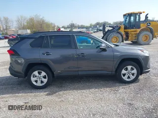 2019 Toyota RAV4 Hybrid XLE with VIN 2T3RWRFV0KW027727, listed as a IAAI auction lot 41881450 with 20,568 mi miles. Bid and sale history available at carsss.com. Image 13.