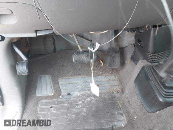 2000 Ford F-150 XL with VIN 1FTRX18L1YNA13975, listed as a IAAI auction lot 42397187 with 235,471 mi miles and . Bid and sale history available at DreamBid. Image 11.