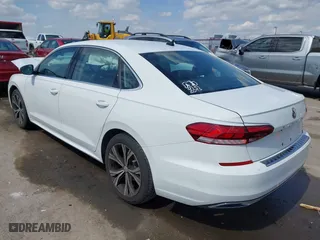 2022 Volkswagen Passat 2.0T SE with VIN 1VWSA7A33NC005929, listed as a IAAI auction lot 41877352 with 45,383 mi miles. Bid and sale history available at carsss.com. Image 3.