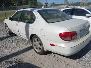 2002 Infiniti I35 Luxury with VIN JNKDA31AX2T020070, listed as a IAAI auction lot 42030518 with 165,414 mi miles. Bid and sale history available at carsss.com. Image 3.
