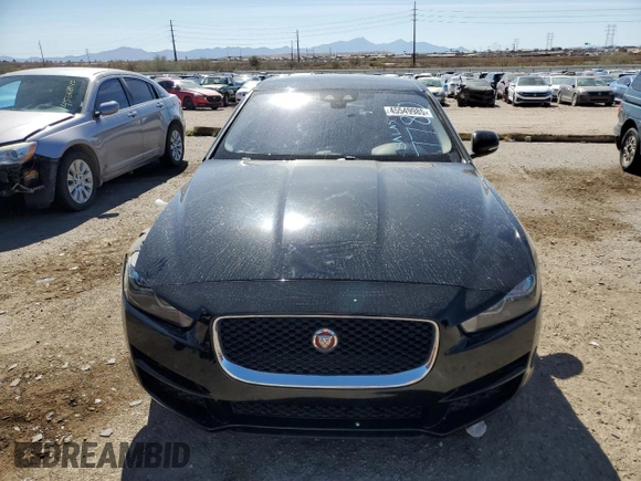 2017 Jaguar XE 25t z VIN SAJAR4BG5HA946923, wystawiony jako Copart lot #45549985 z przebiegiem 82 040 mil mil oraz Szkoda całkowita • Salvage title. Historia ofert i sprzedaży dostępna na DreamBid. Obrazek 5.