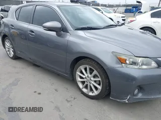 2013 Lexus CT 200h z VIN JTHKD5BH0D2167335, wystawiony jako IAAI lot #42374427 z przebiegiem 257 071 mil mil oraz . Historia ofert i sprzedaży dostępna na DreamBid. Obrazek 6.