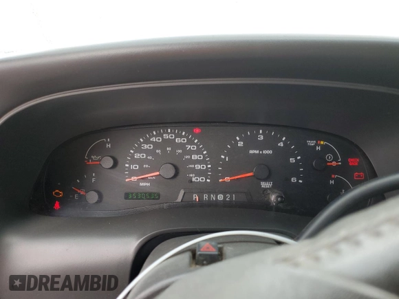 2003 Ford Excursion XLT z VIN 1FMNU41S83EA16158, wystawiony jako Copart lot #73062414 z przebiegiem 353 053 mil mil oraz Czysty tytuł • Clean title. Historia ofert i sprzedaży dostępna na DreamBid. Obrazek 9.