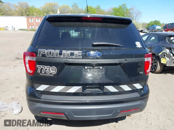 2018 Ford Police Interceptor Utility z VIN 1FM5K8AR9JGC17739, wystawiony jako IAAI lot #42134465 z przebiegiem 134 939 mil mil oraz . Historia ofert i sprzedaży dostępna na DreamBid. Obrazek 16.