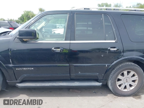 2004 Lincoln Navigator Luxury z VIN 5LMFU28R74LJ01322, wystawiony jako IAAI lot #42350030 z przebiegiem Nie podano mil oraz . Historia ofert i sprzedaży dostępna na DreamBid. Obrazek 14.