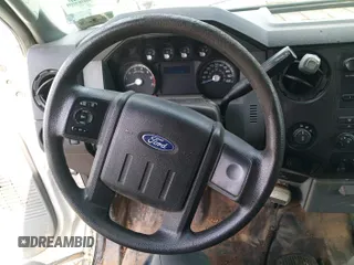 2012 Ford F-250 XL z VIN 1FT7X2B69CEC06299, wystawiony jako IAAI lot #42569073 z przebiegiem 113 834 mil mil oraz . Historia ofert i sprzedaży dostępna na DreamBid. Obrazek 1.
