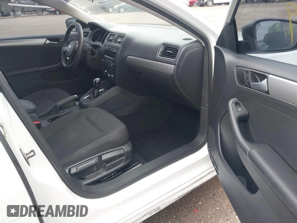 2015 Volkswagen Jetta Sedan 1.8T SE with VIN 3VWD17AJ4FM350619, listed as a IAAI auction lot 41917719 with 135,561 mi miles. Bid and sale history available at carsss.com. Image 5.