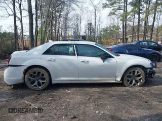 2021 Chrysler 300 with VIN 2C3CCABG1MH520380, listed as a IAAI auction lot 41639405 with 87,832 mi miles. Bid and sale history available at carsss.com. Image 14.