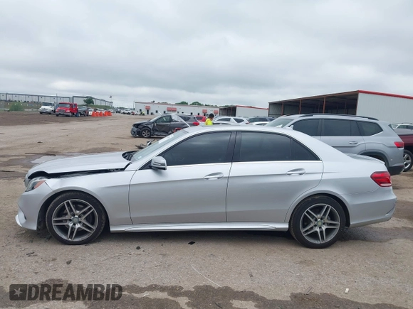 2016 Mercedes-Benz E 350 Luxury z VIN WDDHF8JB5GB217208, wystawiony jako IAAI lot #42200673 z przebiegiem 132 802 mil mil oraz . Historia ofert i sprzedaży dostępna na DreamBid. Obrazek 14.