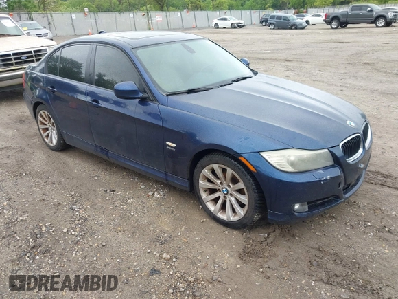 2011 BMW 3 Series 328i xDrive z VIN WBAPK5G51BNN29628, wystawiony jako IAAI lot #42245328 z przebiegiem 177 218 mil mil oraz . Historia ofert i sprzedaży dostępna na DreamBid. Obrazek 1.