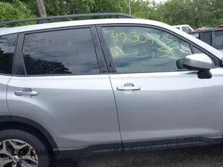 2020 Subaru Forester Premium z VIN JF2SKAJC1LH457523, wystawiony jako IAAI lot #42304635 z przebiegiem 30 390 mil mil oraz . Historia ofert i sprzedaży dostępna na DreamBid. Obrazek 13.