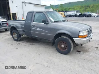 2000 Ford Ranger XL with VIN 1FTZR15VXYPA27376, listed as a IAAI auction lot 42197490 with Not Provided miles. Bid and sale history available at carsss.com. Image 1.