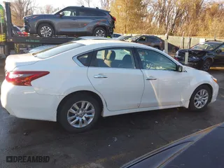 2018 Nissan Altima 2.5 SL with VIN 1N4AL3AP1JC290599, listed as a IAAI auction lot 41011797 with 52,348 mi miles. Bid and sale history available at carsss.com. Image 13.