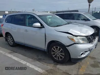 2015 Nissan Pathfinder S with VIN 5N1AR2MN2FC643352, listed as a IAAI auction lot 42065631 with 82,725 mi miles. Bid and sale history available at carsss.com. Image 1.