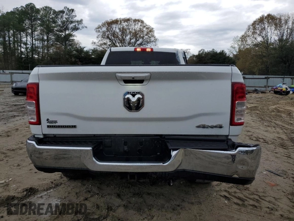 2022 Ram 2500 Big Horn z VIN 3C6UR5JL4NG156579, wystawiony jako Copart lot #52794635 z przebiegiem 63 691 mil mil oraz Szkoda całkowita • Salvage title. Historia ofert i sprzedaży dostępna na DreamBid. Obrazek 6.