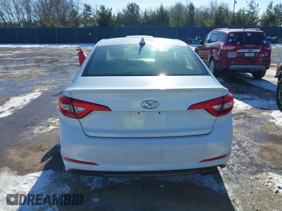 2016 Hyundai Sonata SE z VIN 5NPE24AF0GH371005, wystawiony jako IAAI lot #41269554 z przebiegiem 146 640 mil mil oraz . Historia ofert i sprzedaży dostępna na DreamBid. Obrazek 16.