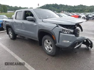 2023 Nissan Frontier SV z VIN 1N6ED1EK3PN624671, wystawiony jako IAAI lot #42428324 z przebiegiem 31 313 mil mil oraz . Historia ofert i sprzedaży dostępna na DreamBid. Obrazek 1.