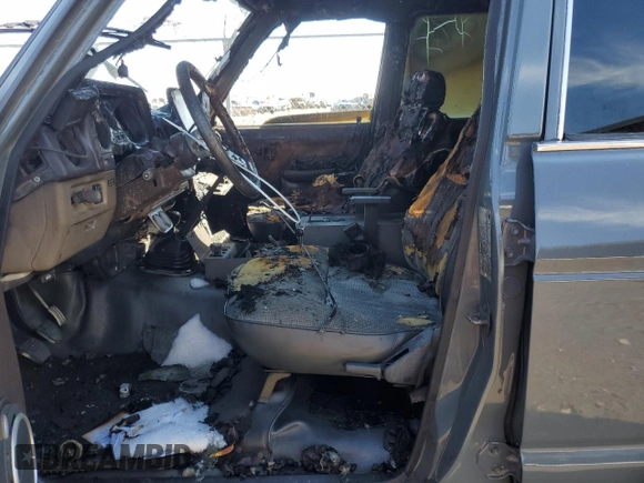 1987 Toyota Land Cruiser z VIN JT3FJ60G4H1135841, wystawiony jako Copart lot #88982685 z przebiegiem Nie podano mil oraz Nie do naprawy • Non repairable. Historia ofert i sprzedaży dostępna na DreamBid. Obrazek 7.