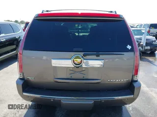 2012 Cadillac Escalade Luxury z VIN 1GYS3BEF0CR214599, wystawiony jako IAAI lot #42018268 z przebiegiem 162 583 mil mil oraz . Historia ofert i sprzedaży dostępna na DreamBid. Obrazek 16.