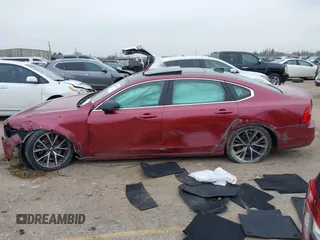 2018 Volvo S90 Momentum z VIN LVY982MK6JP034663, wystawiony jako IAAI lot #41555753 z przebiegiem 112 258 mil mil oraz . Historia ofert i sprzedaży dostępna na DreamBid. Obrazek 14.