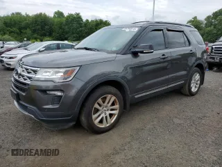 2018 Ford Explorer XLT z VIN 1FM5K8D83JGA17037, wystawiony jako Copart lot #65398915 z przebiegiem 152 361 mil mil oraz Czysty tytuł • Clean title. Historia ofert i sprzedaży dostępna na DreamBid. Obrazek 1.