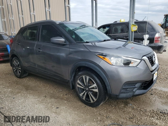 2019 Nissan Kicks SV z VIN 3N1CP5CU8KL495433, wystawiony jako Copart lot #53341965 z przebiegiem 95 697 mil mil oraz Czysty tytuł • Clean title. Historia ofert i sprzedaży dostępna na DreamBid. Obrazek 4.