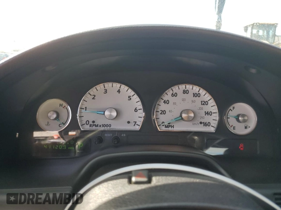 2004 Ford Thunderbird Deluxe z VIN 1FAHP60A74Y112611, wystawiony jako Copart lot #46393905 z przebiegiem 41 120 mil mil oraz Szkoda całkowita • Salvage title. Historia ofert i sprzedaży dostępna na DreamBid. Obrazek 9.